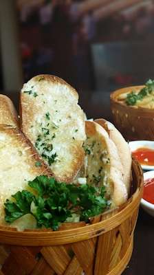 Knoblauchbrot mit Käse